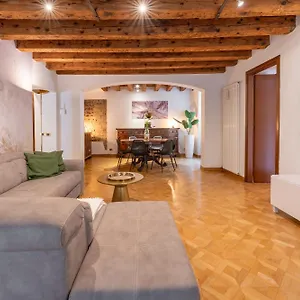  Apartment Sgarzerie Luxury Flat 2 120mq Italy